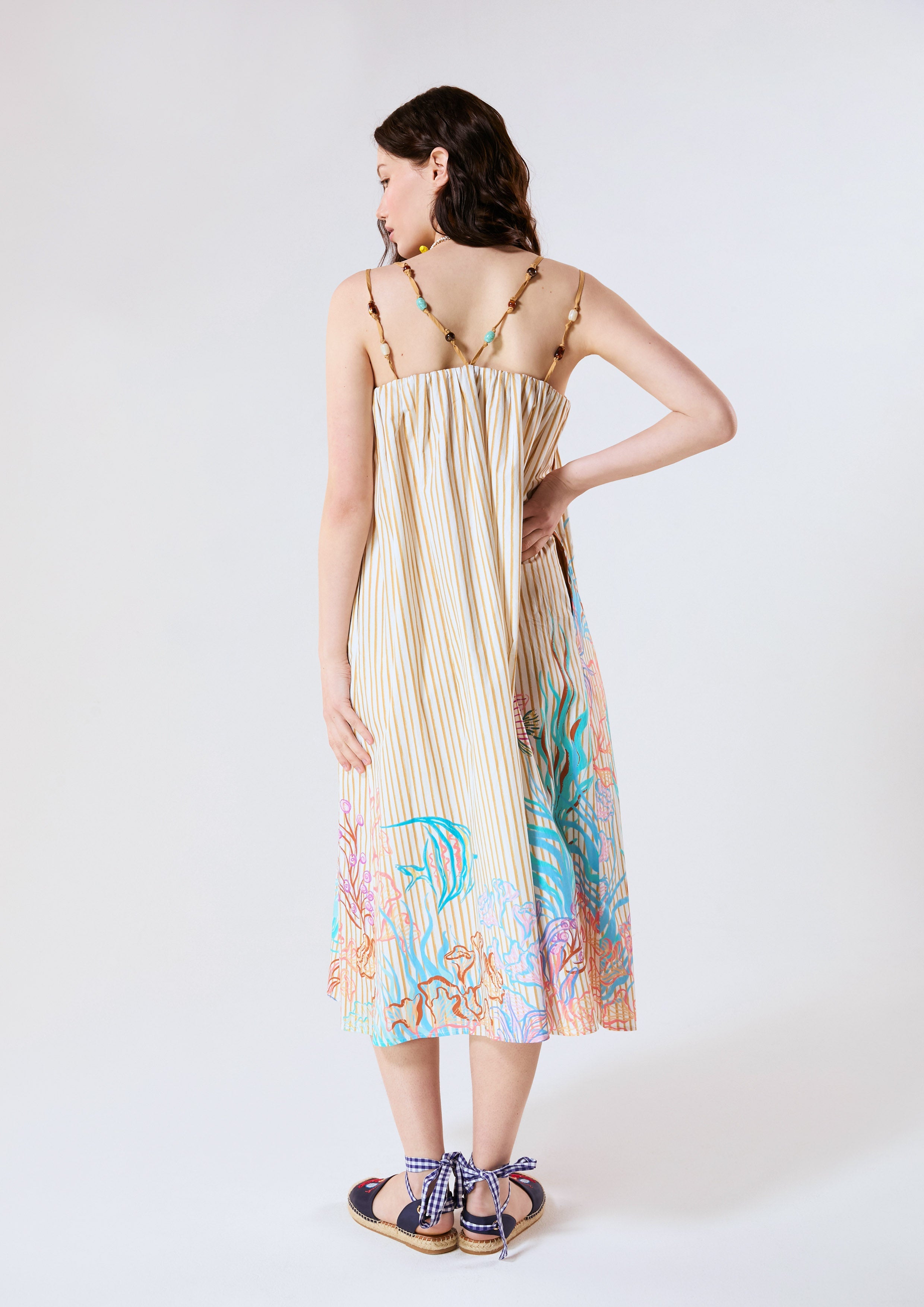 เดรสคลุมเข่าสายเดี่ยวพิมพ์ลายแต่งโมทีฟปลาดาว คอลเลกชัน Chasing the Sea