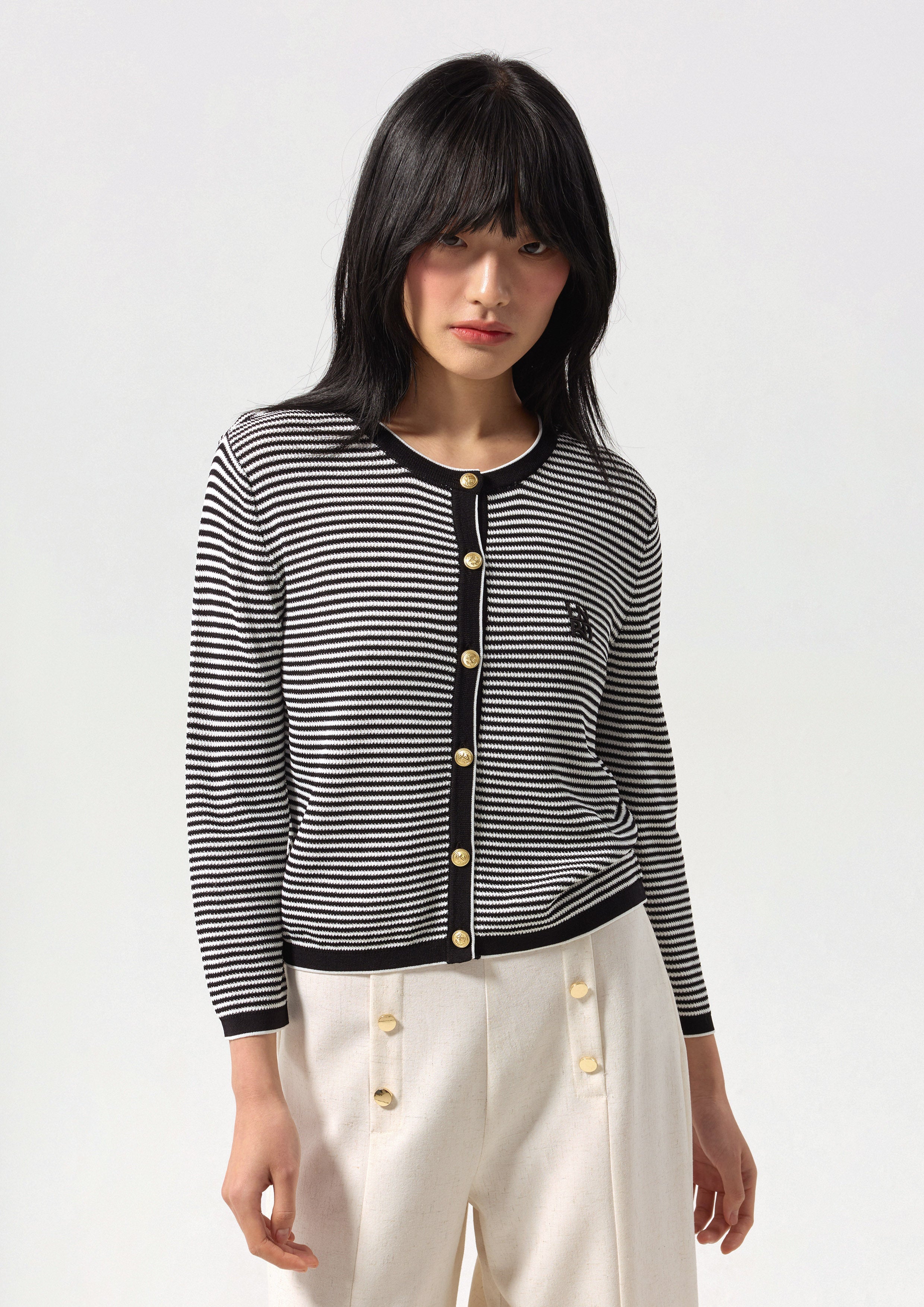 เสื้อคาร์ดิแกนนิตลายทางปักโลโก้ คอลเลกชัน Essential Knit