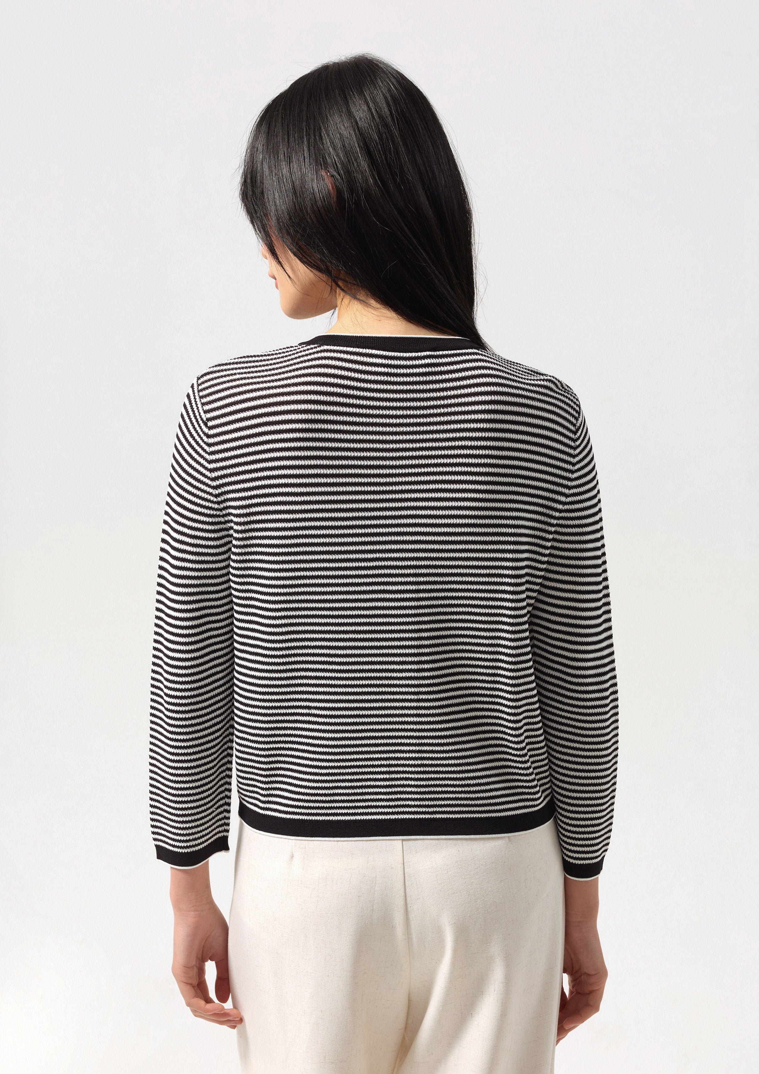 เสื้อคาร์ดิแกนนิตลายทางปักโลโก้ คอลเลกชัน Essential Knit