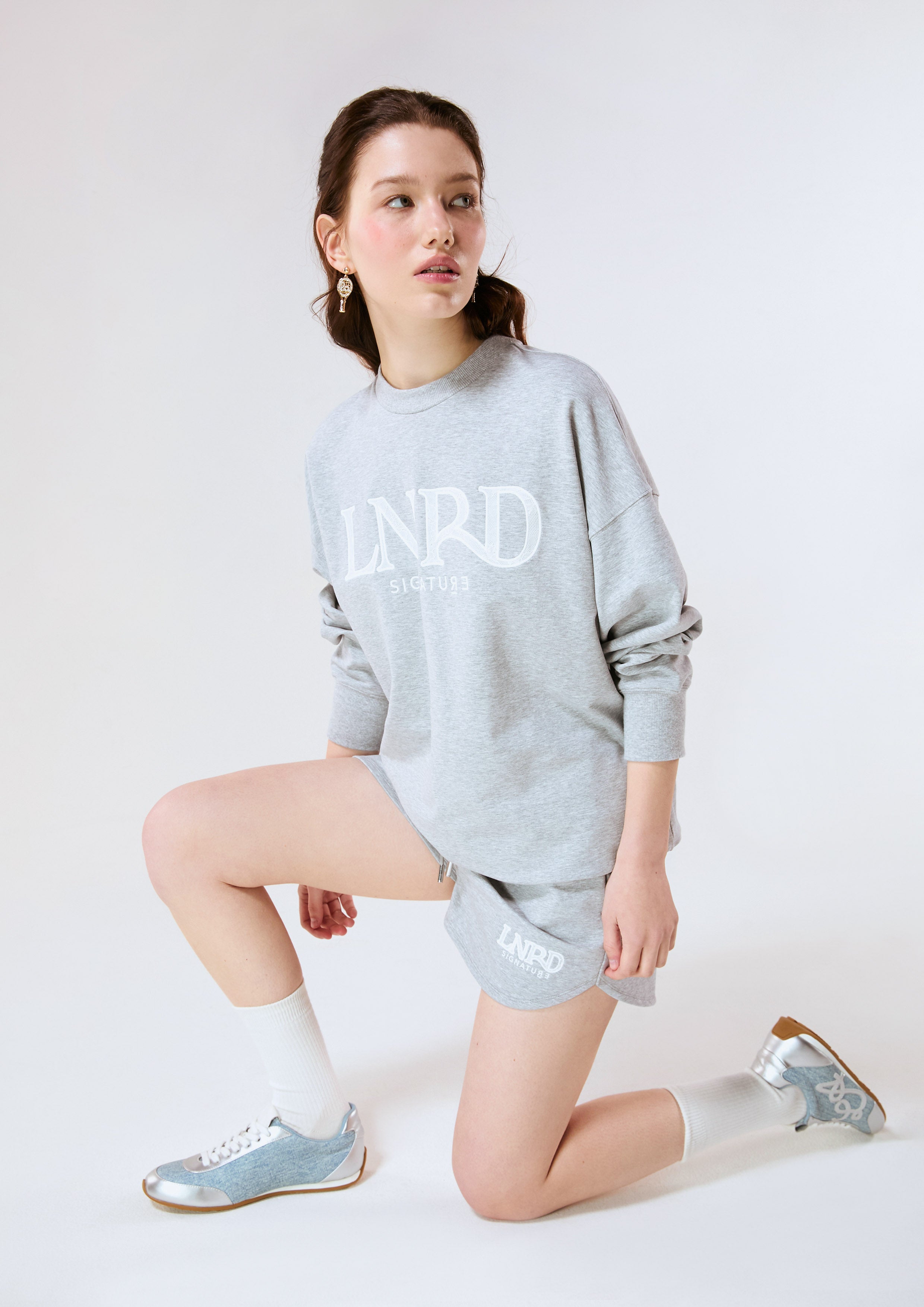 เสื้อกันหนาวแขนยาวพิมพ์ลายโลโก้ คอลเลกชัน Signature