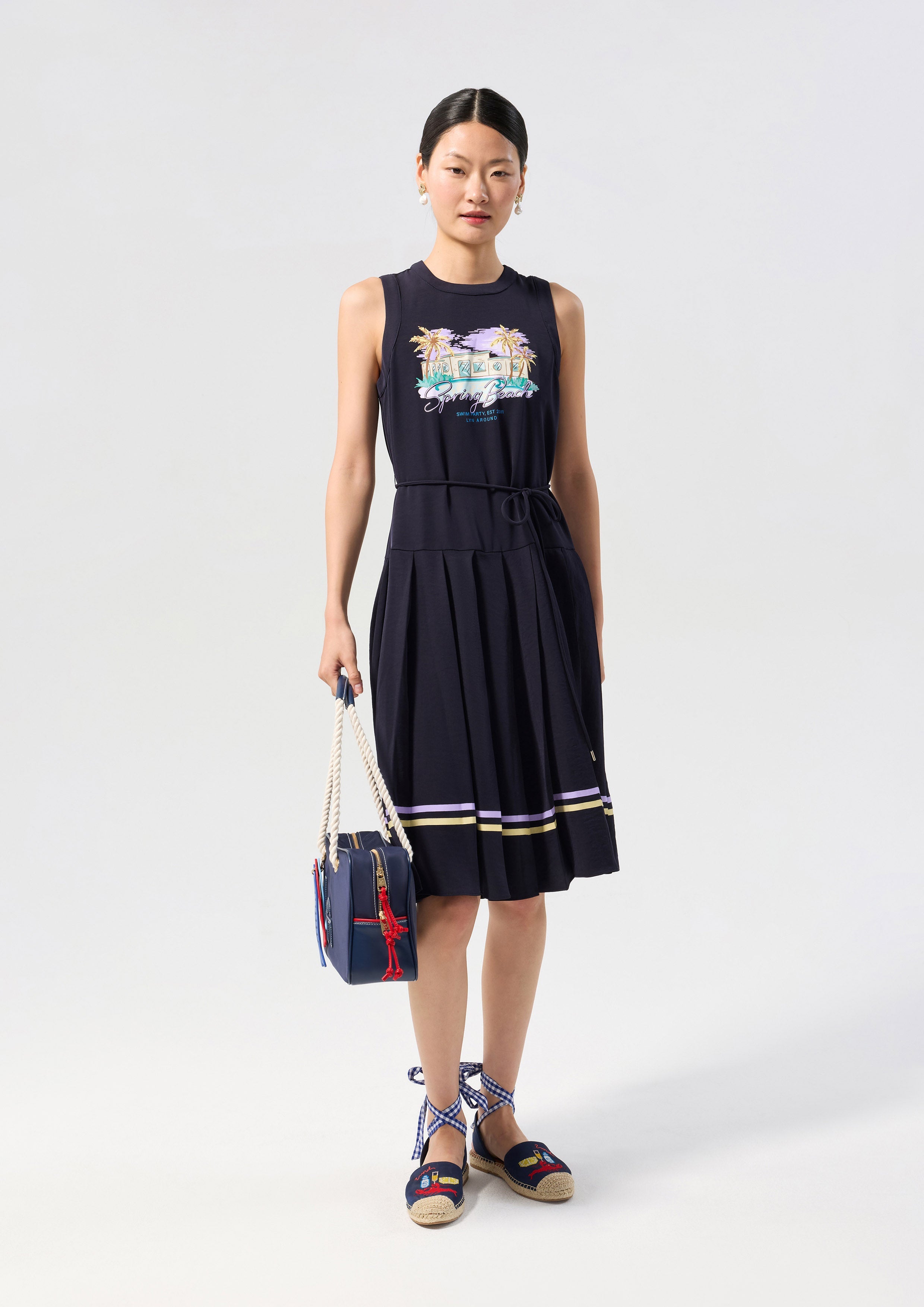 เดรสคลุมเข่าพิมพ์ลายกระโปรงอัดพลีท คอลเลกชัน Palm Spring