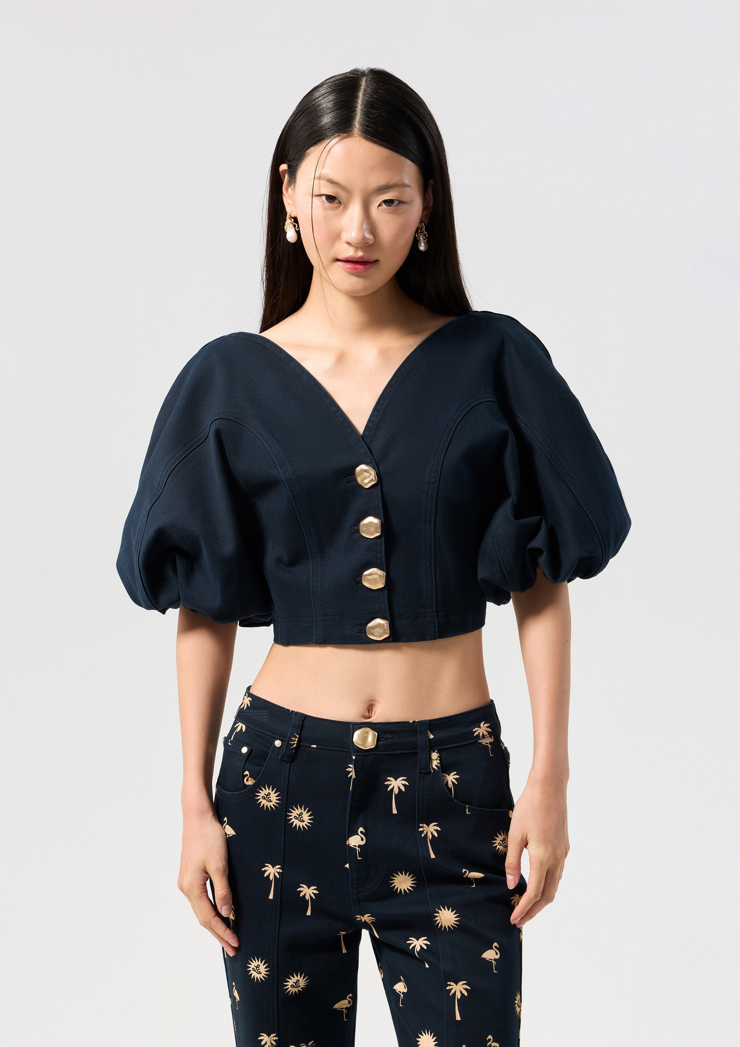 เสื้อครอปแต่งกระดุมโลหะแขนเสื้อพอง คอลเลกชัน Palm Spring