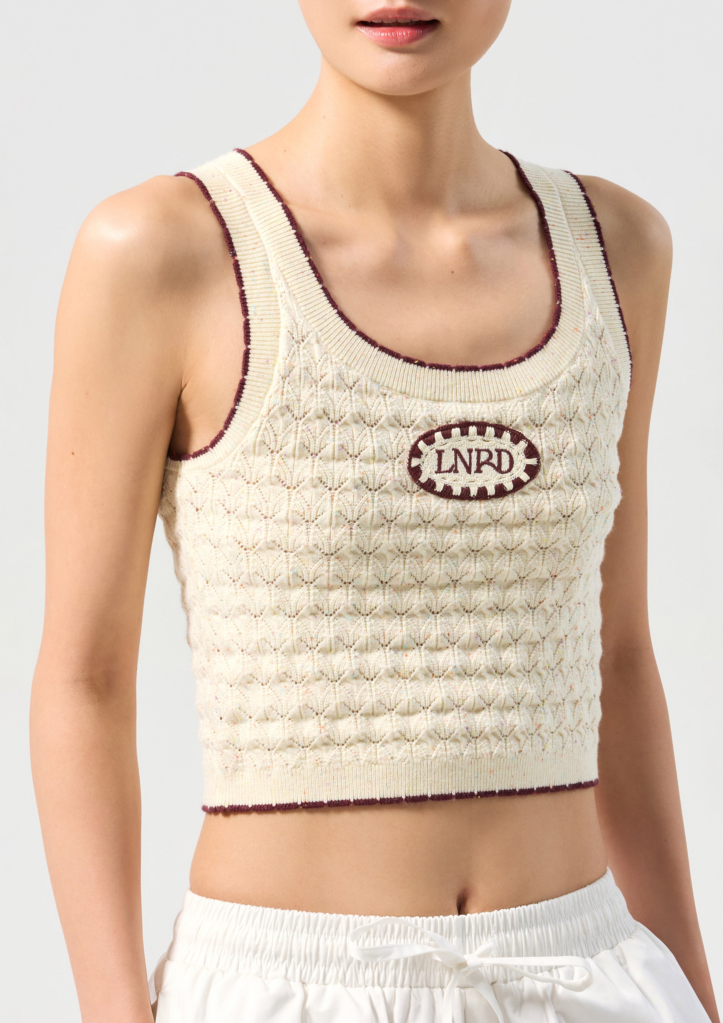 เสื้อครอปโครเชต์ปักโลโก้ คอลเลกชัน Oasis