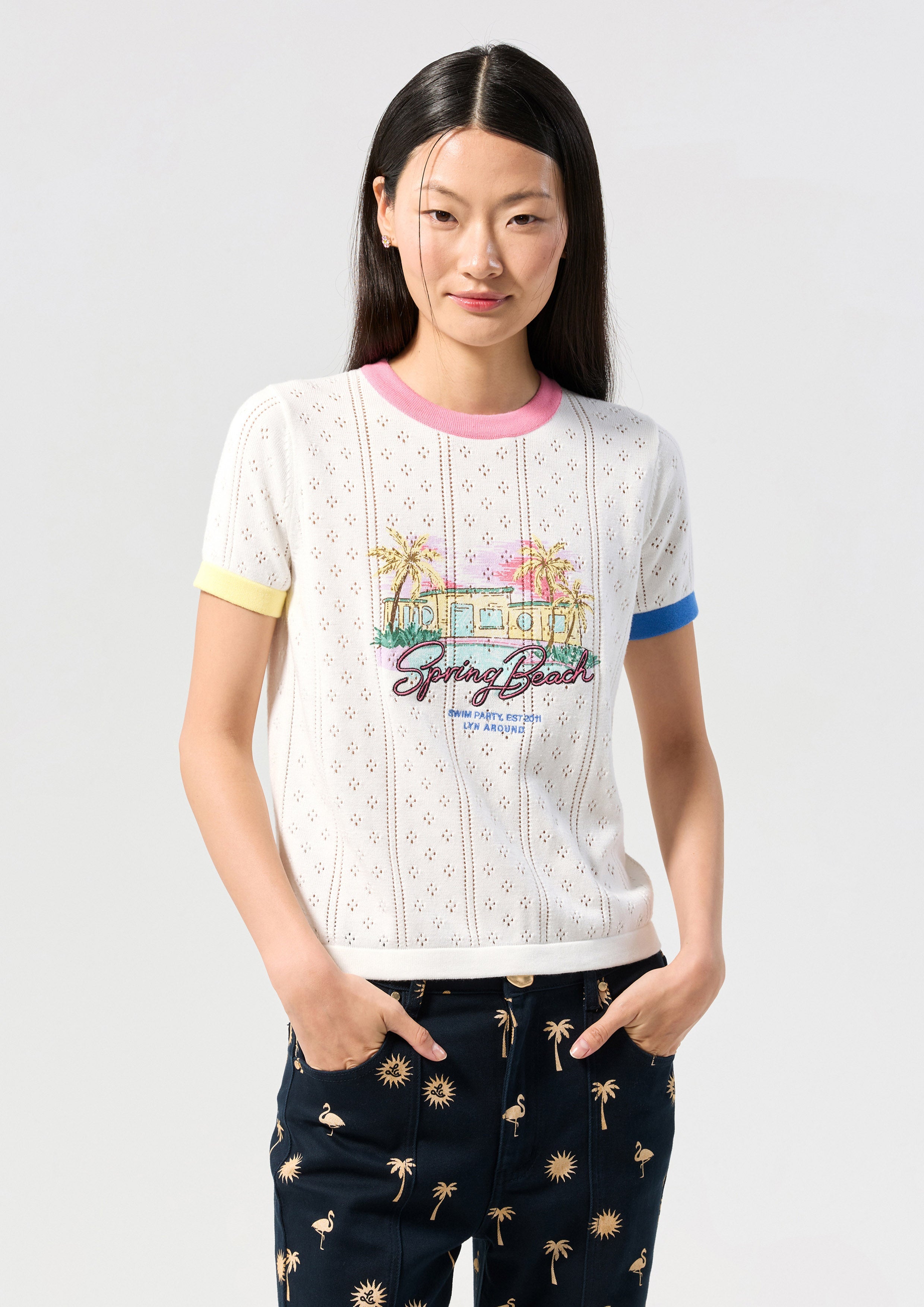 เสื้อยืดผ้านิตพิมพ์ลายขอบเสื้อสีคอนทราสต์ คอลเลกชัน Palm Spring