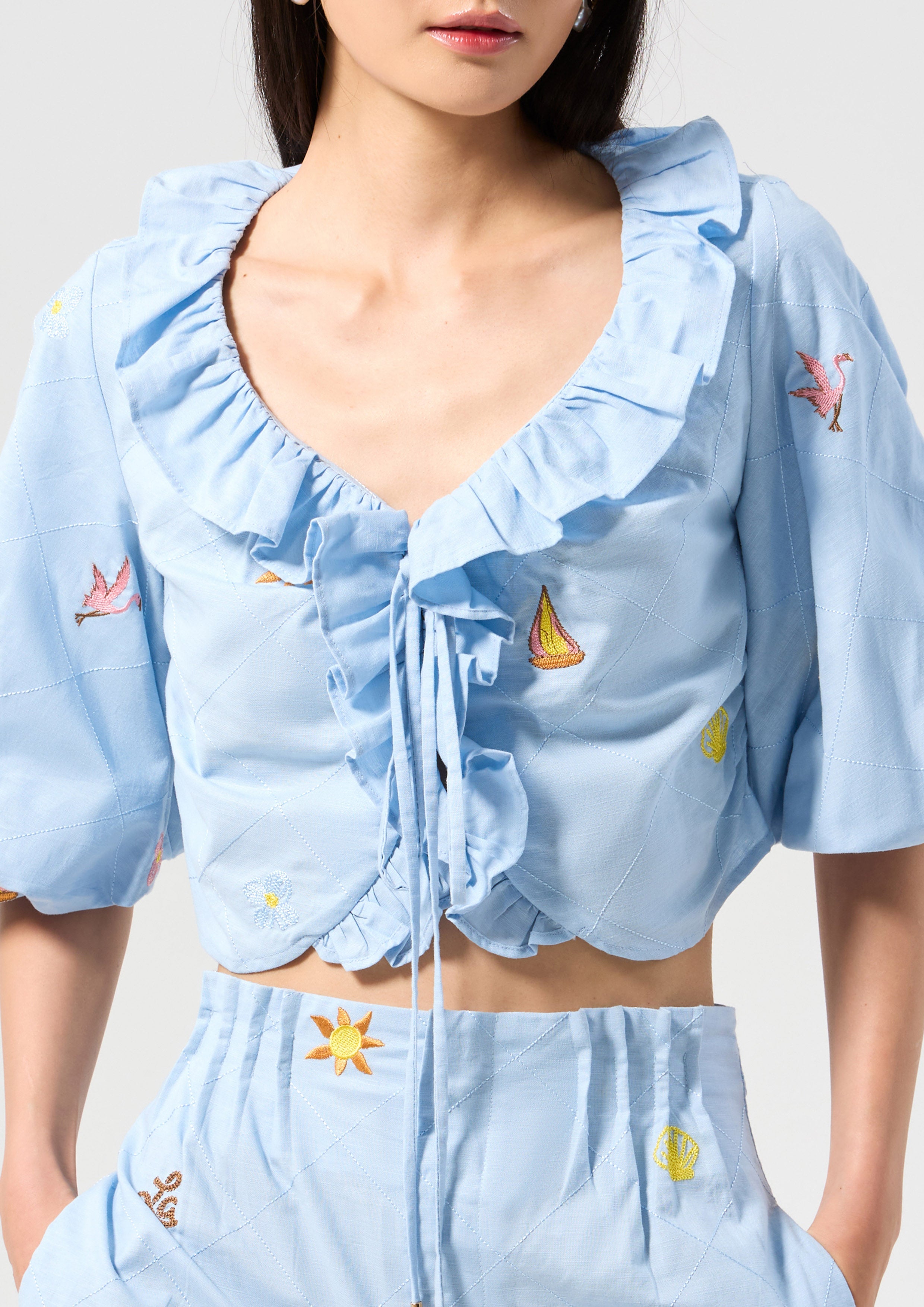 เสื้อเบลาส์ครอปพิมพ์ลายแต่งระบาย คอลเลกชัน Palm Spring