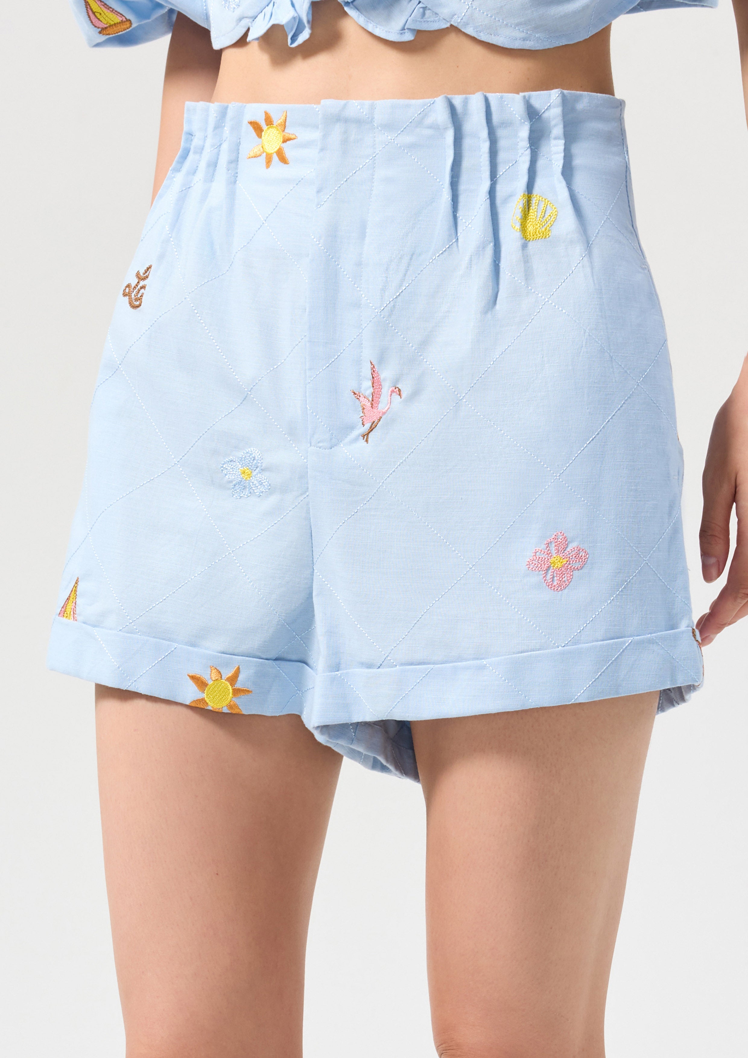 กางเกงขาสั้นเอวสูงปักลาย คอลเลกชัน Palm Spring