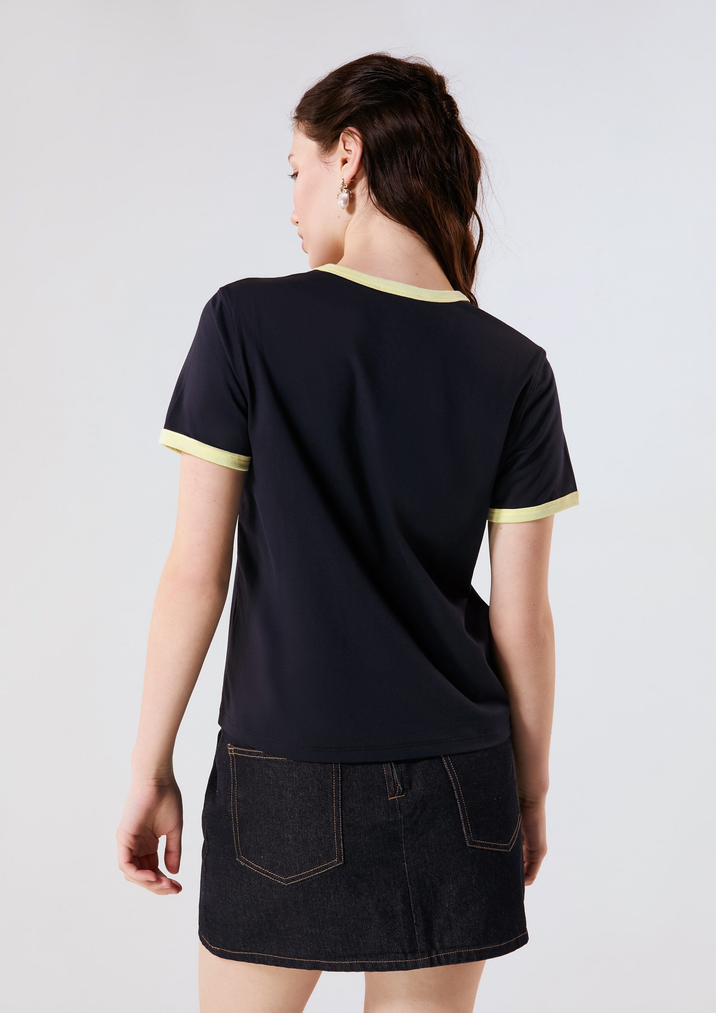 เสื้อยืดแขนสั้นโลโก้คอนทราสต์​ คอลเลกชัน Signature