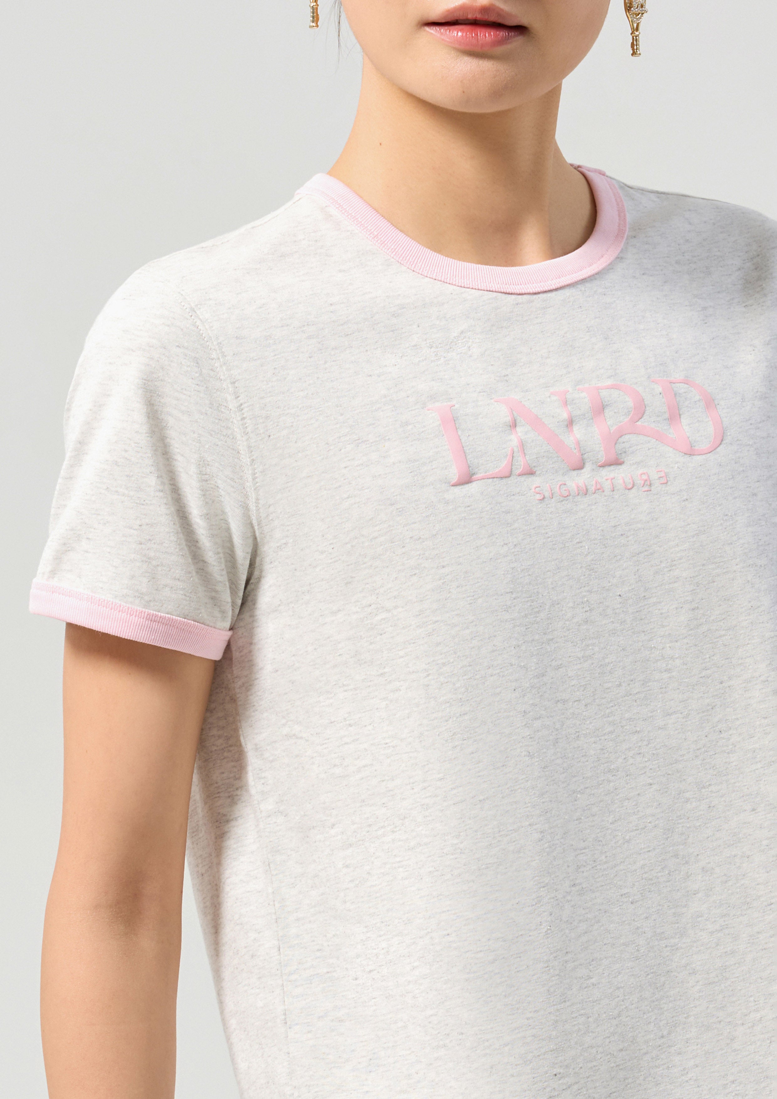 เสื้อยืดแขนสั้นโลโก้คอนทราสต์​ คอลเลกชัน LNRD Signature
