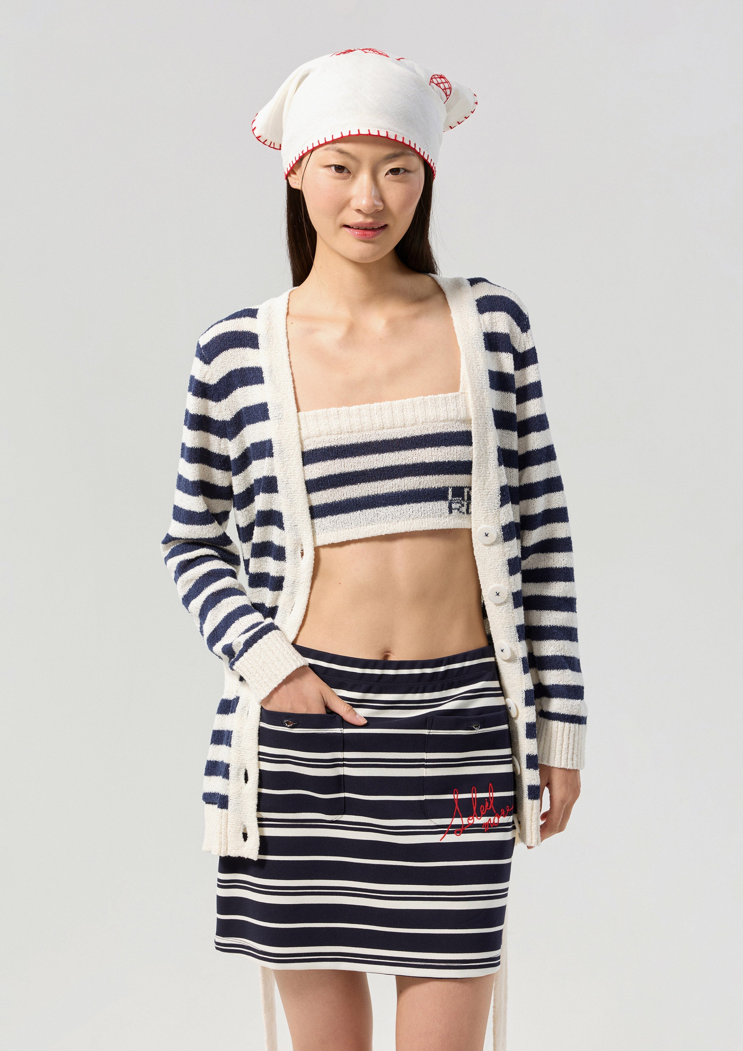 เสื้อคาร์ดิแกนผ้านิตลายทางพร้อมเสื้อครอป คอลเลกชัน Califonia Yacht Club