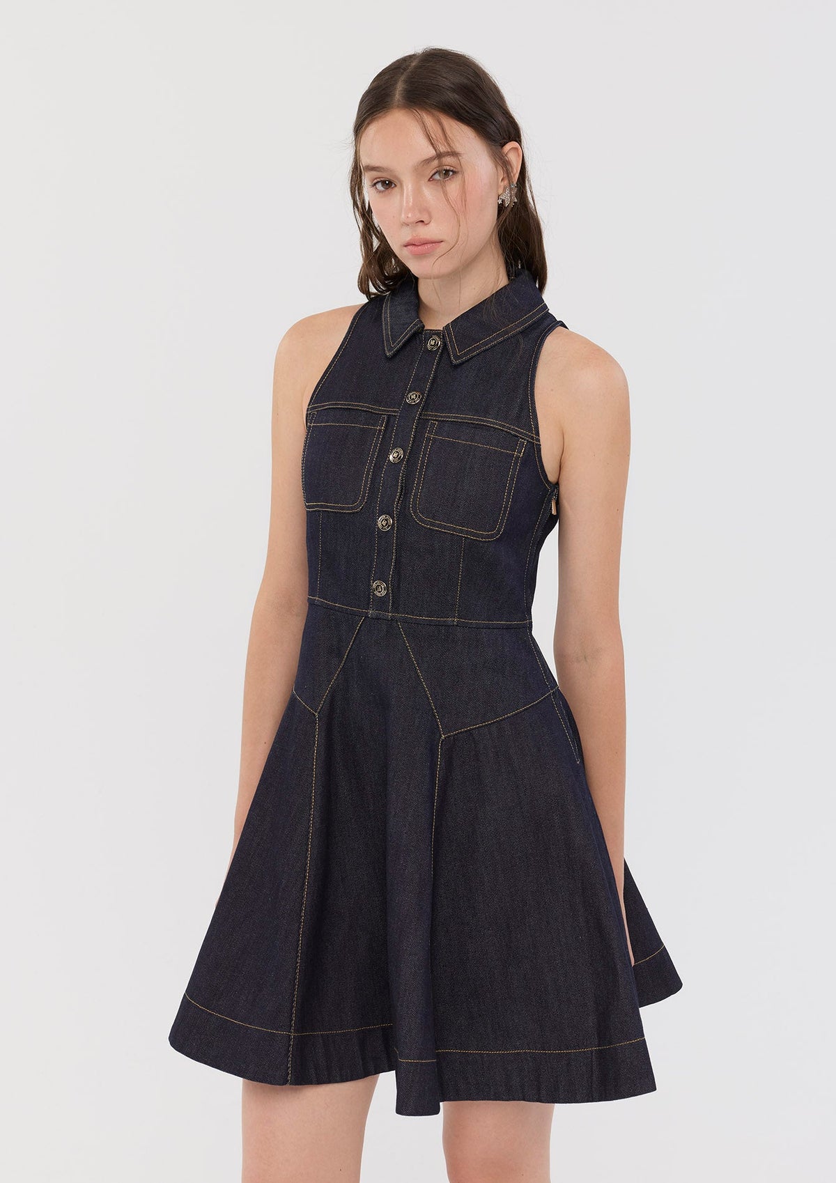 เดรสสั้นเดนิมกระโปรงระบายฝีตะเข็บคอนทราสต์ คอลเลกชัน Basic Denim