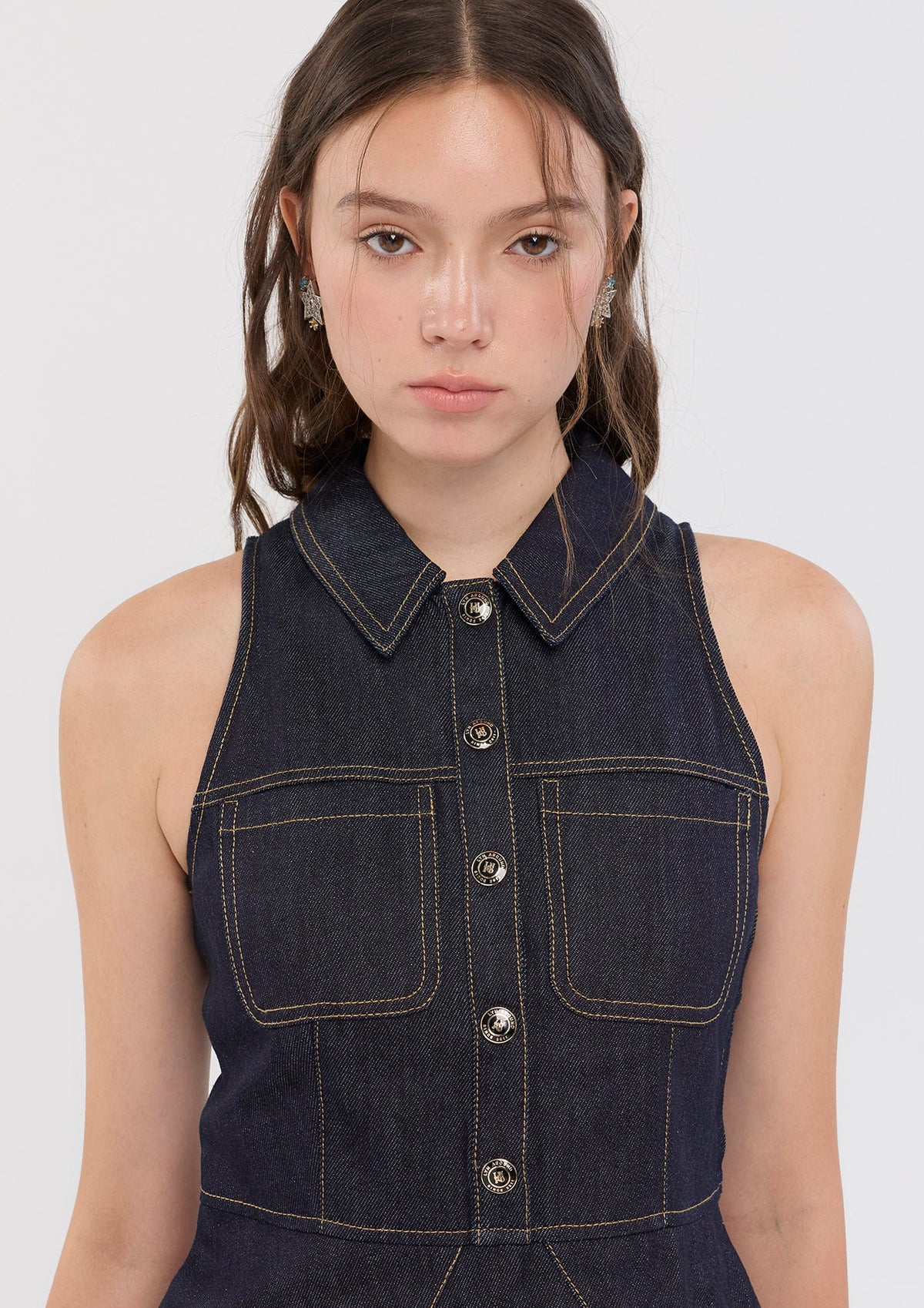 เดรสสั้นเดนิมกระโปรงระบายฝีตะเข็บคอนทราสต์ คอลเลกชัน Basic Denim
