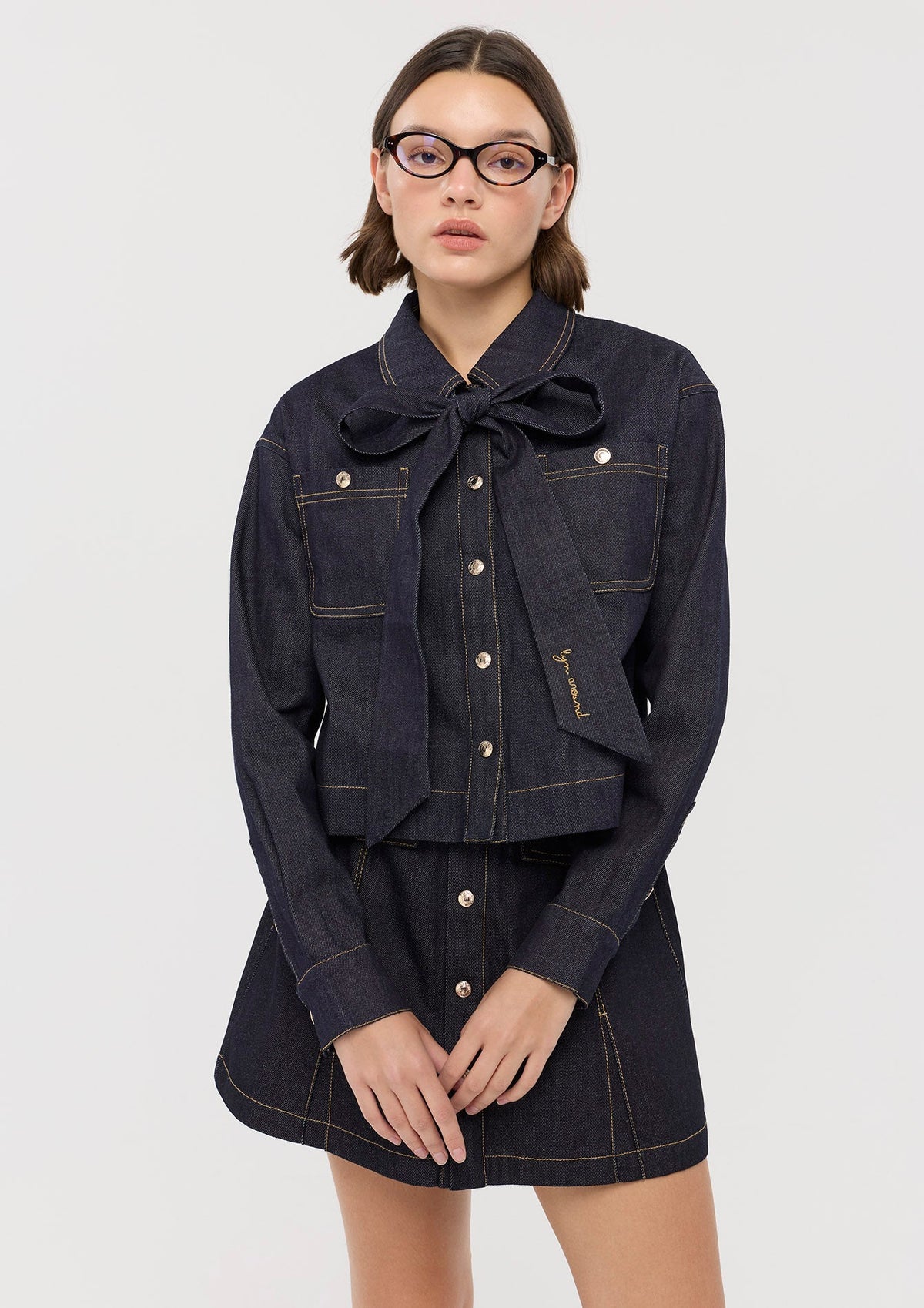 เสื้อเดนิมฝีตะเข็บคอนทราสต์ คอลเลกชัน Basic Denim