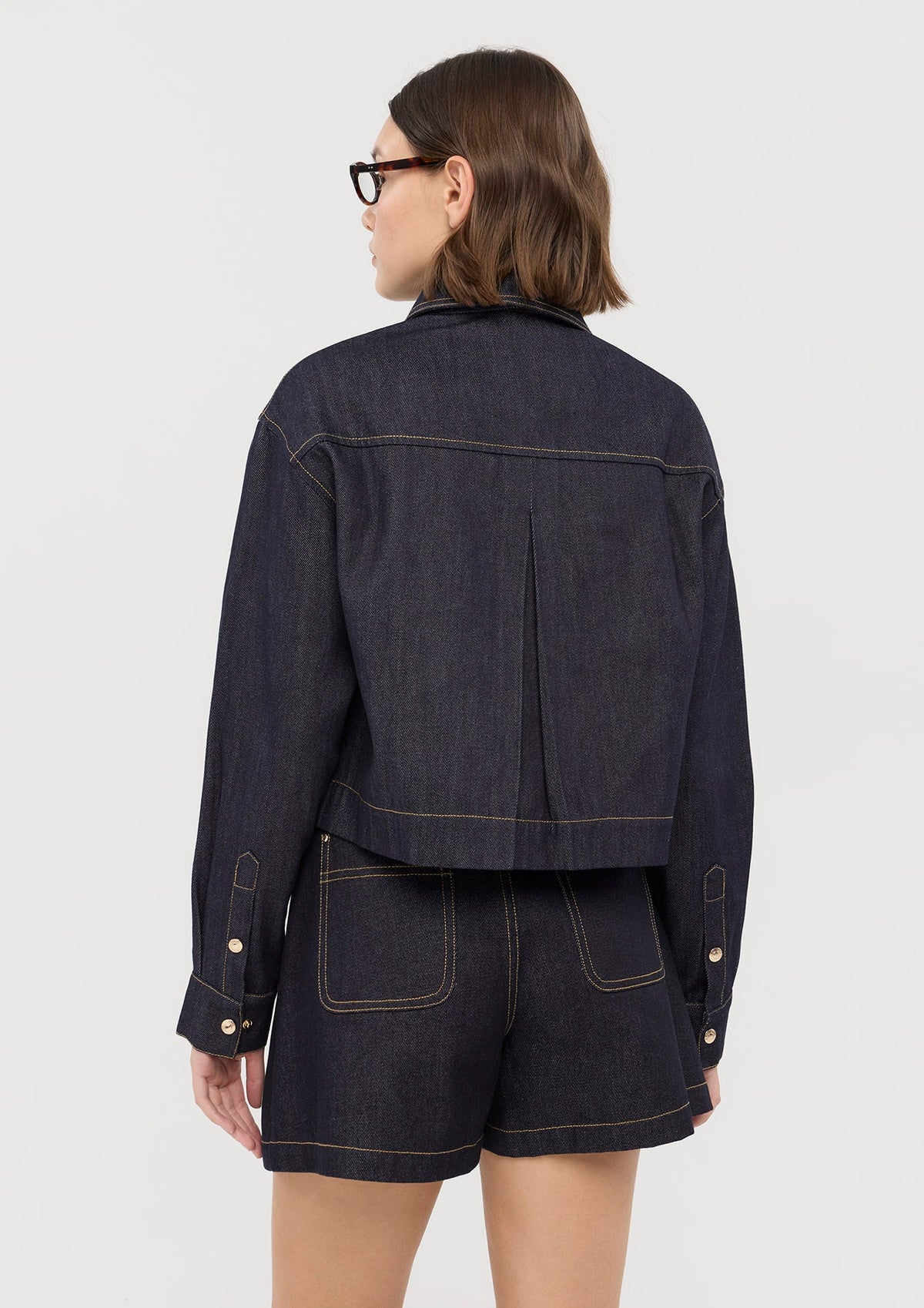 เสื้อเดนิมฝีตะเข็บคอนทราสต์ คอลเลกชัน Basic Denim