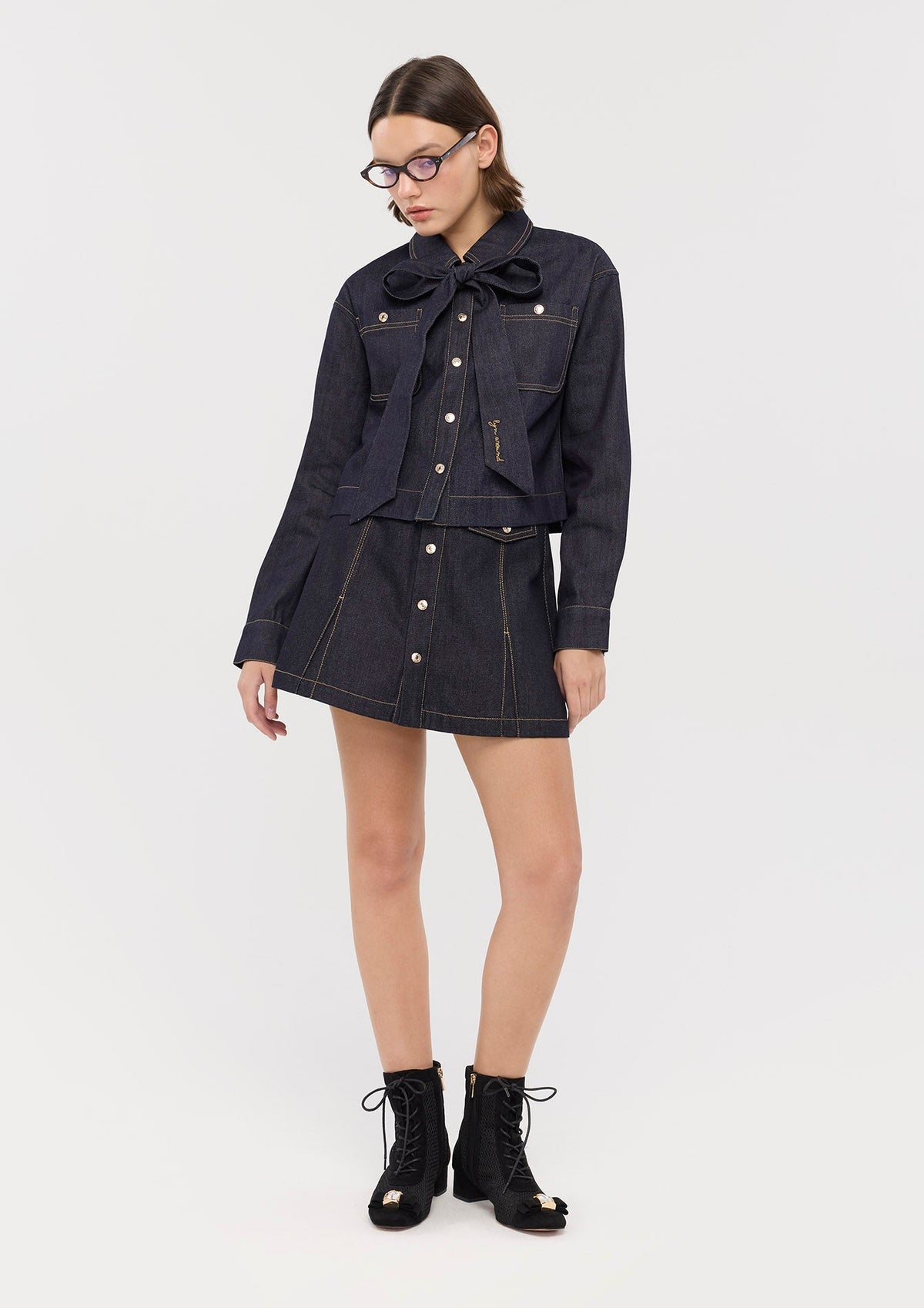 เสื้อเดนิมฝีตะเข็บคอนทราสต์ คอลเลกชัน Basic Denim