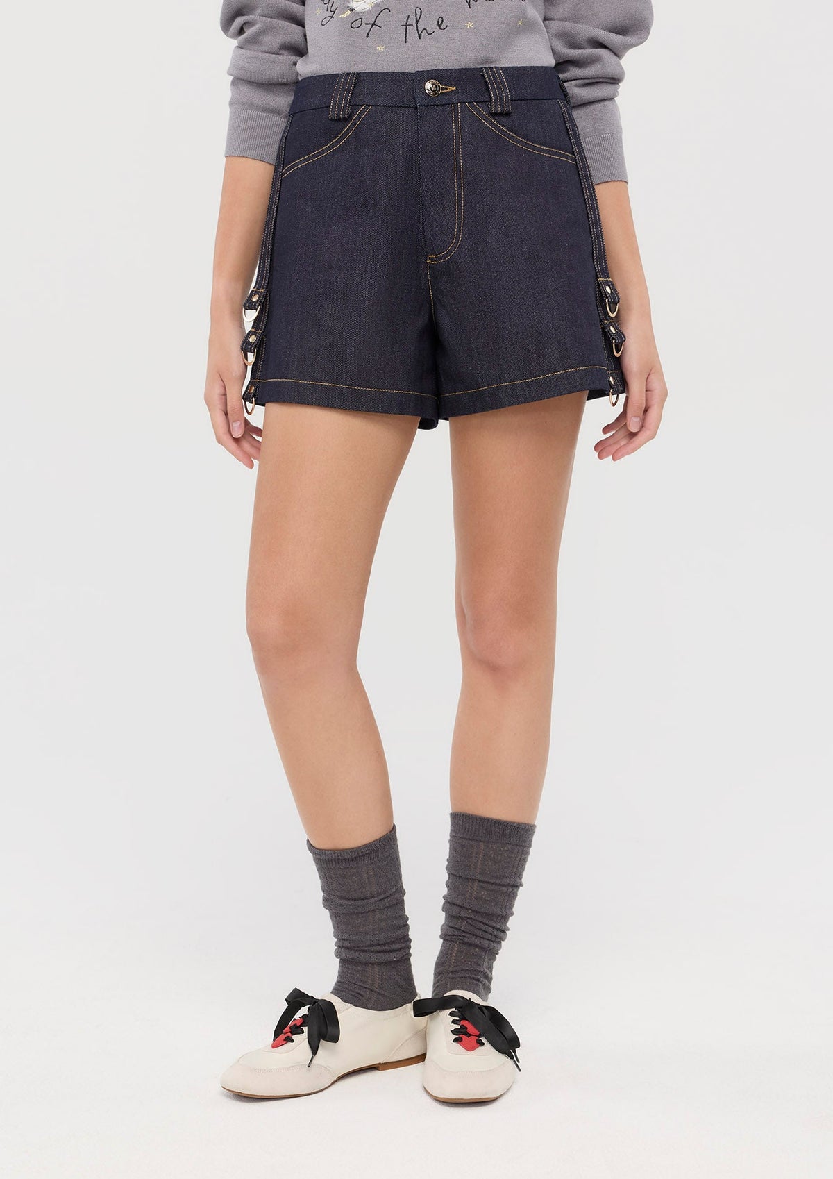 กางเกงขาสั้นฝีตะเข็บคอนทราสต์ คอลเลกชัน Basic Denim