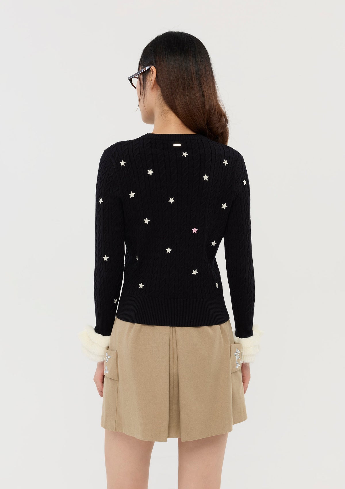 เสื้อนิตถักเคเบิลแต่งลายดาว คอลเลกชัน In Dream's Orbit