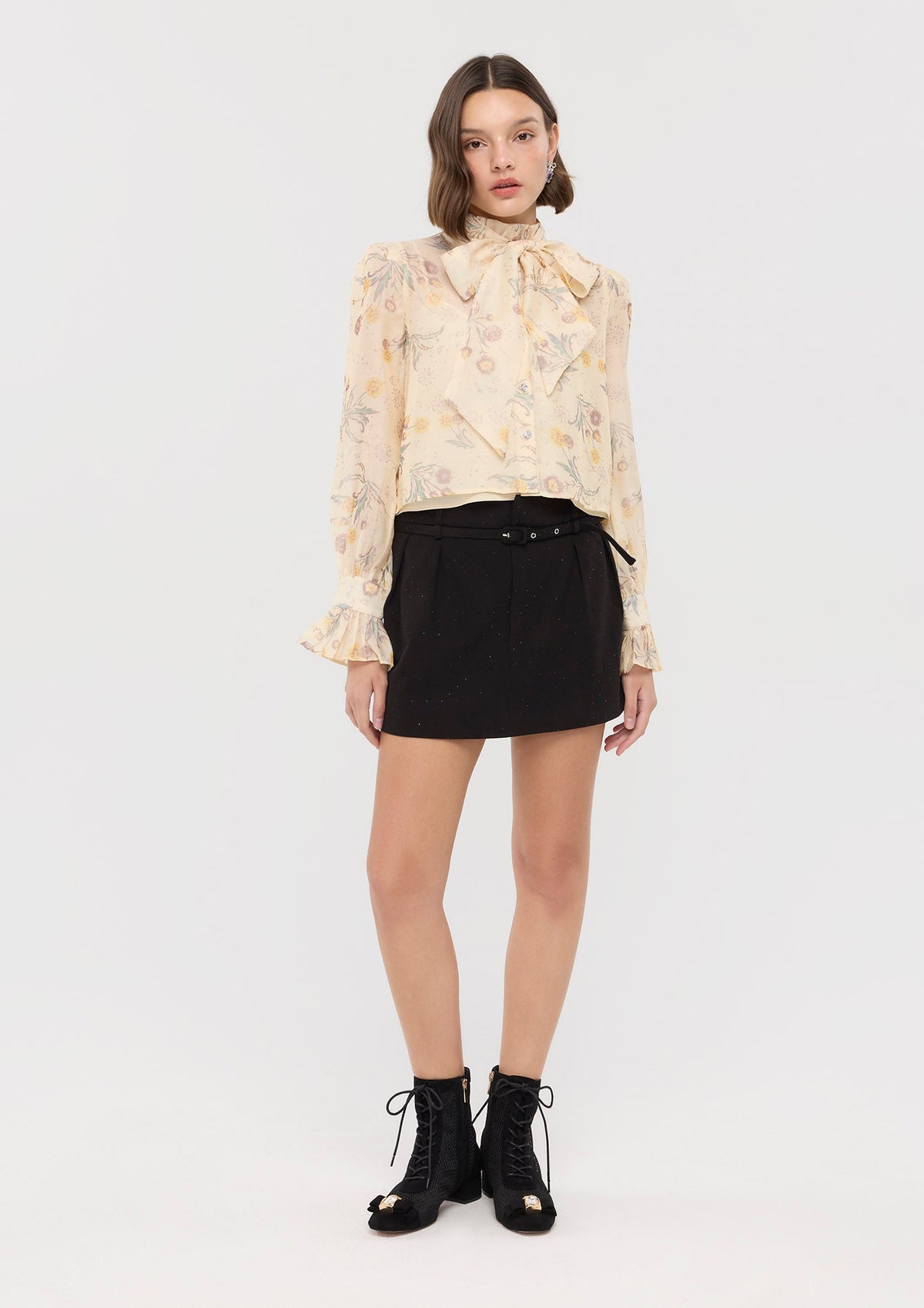 เสื้อเบลาส์แขนยาวพิมพ์ลาย คอลเลกชัน Sacred Botanica