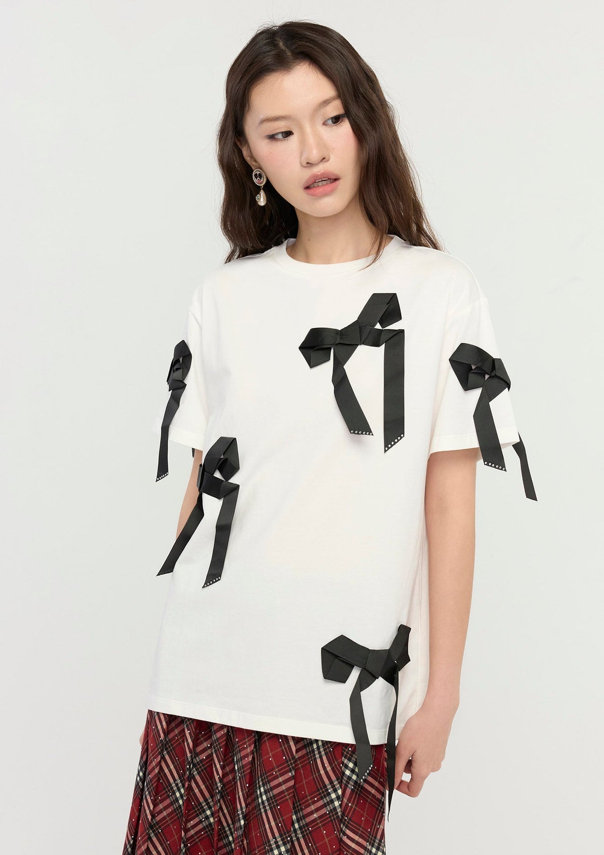 เสื้อยืดทรงหลวมแต่งโบสีตัด คอลเลกชัน The Winking Star