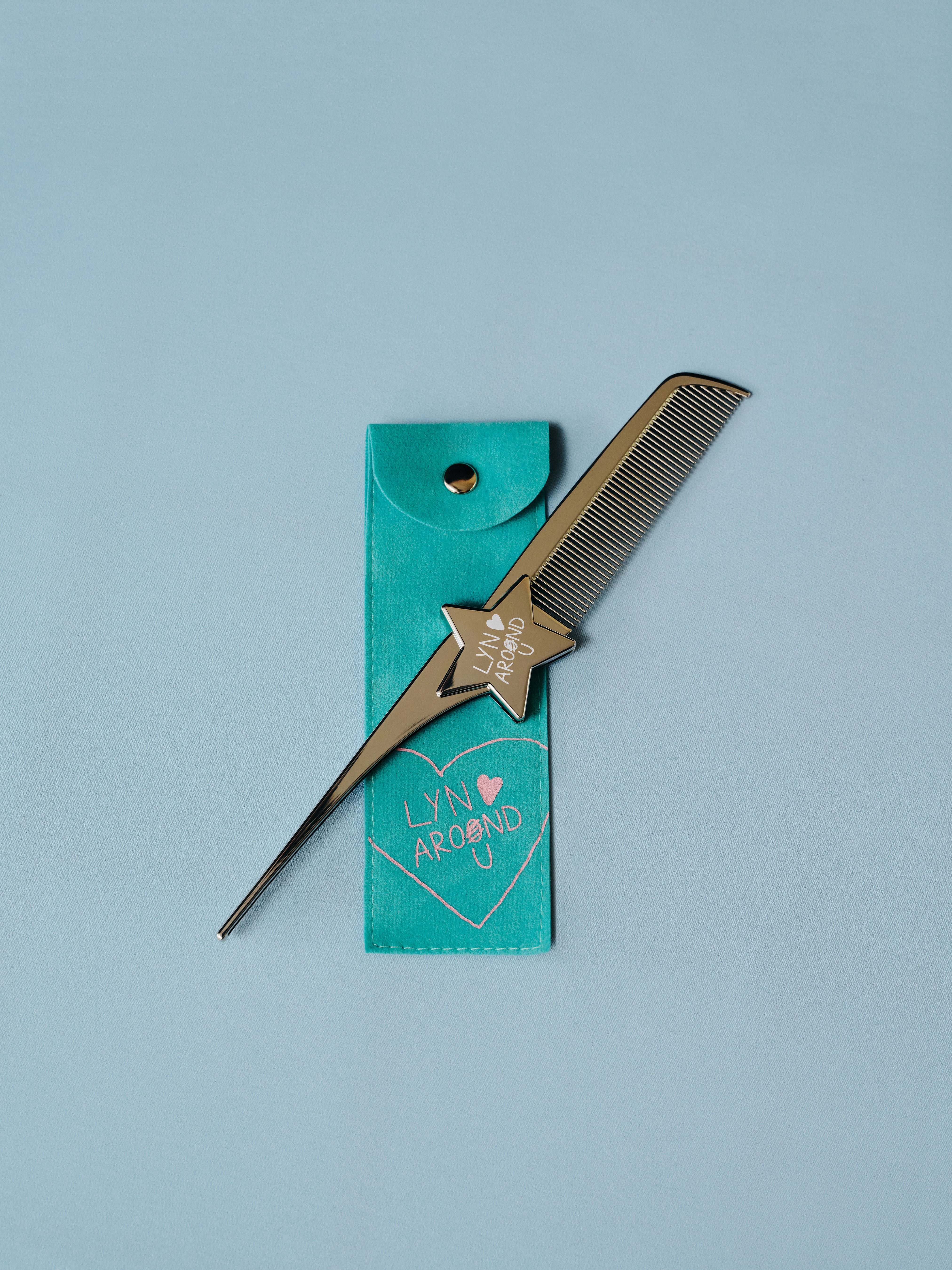 🎁 [Not For Sale] Lyn around Folding comb and mirror (100% off)