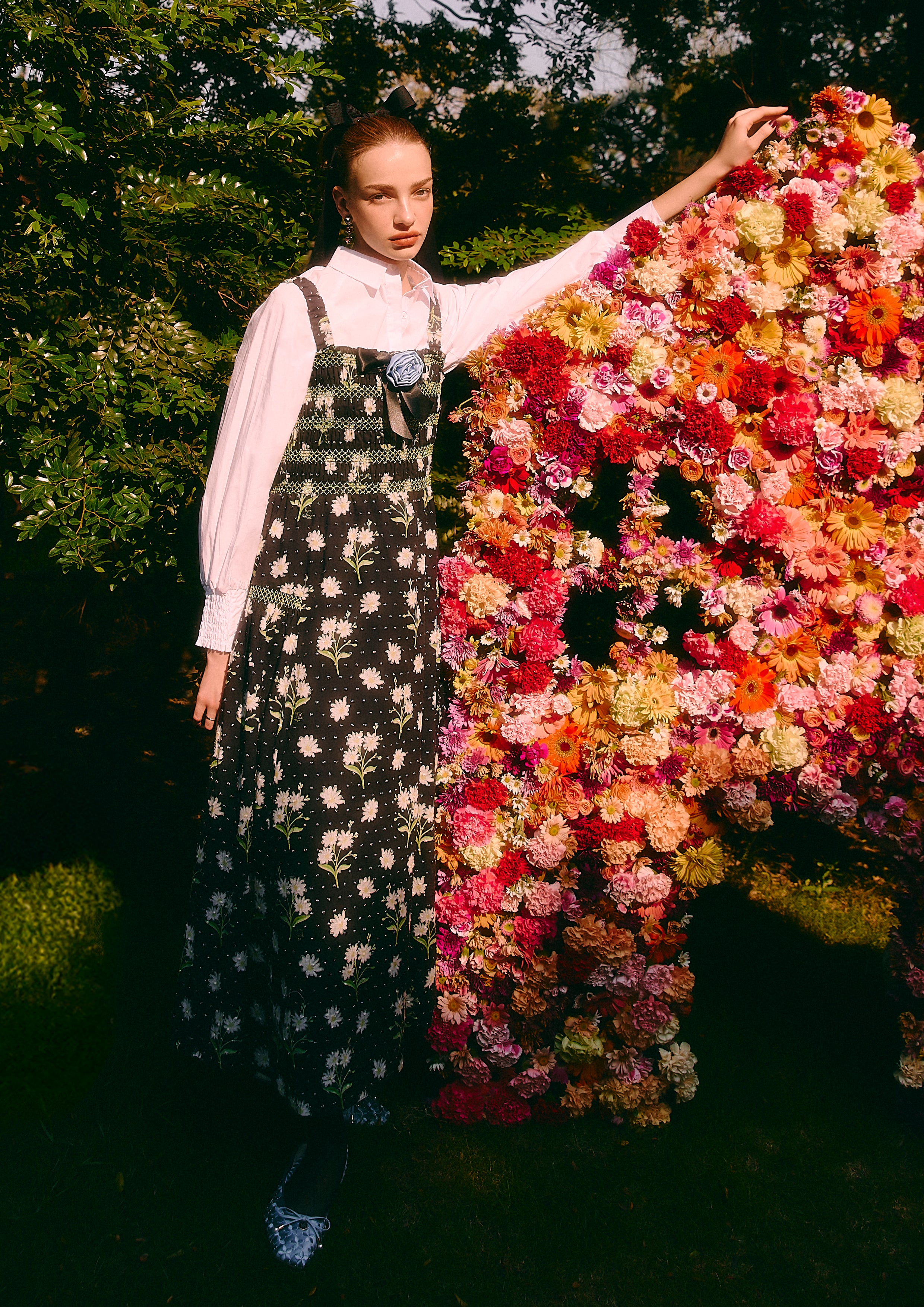 เดรสคลุมเข่า แต่งสม็อค ลายดอกไม้ Bloom